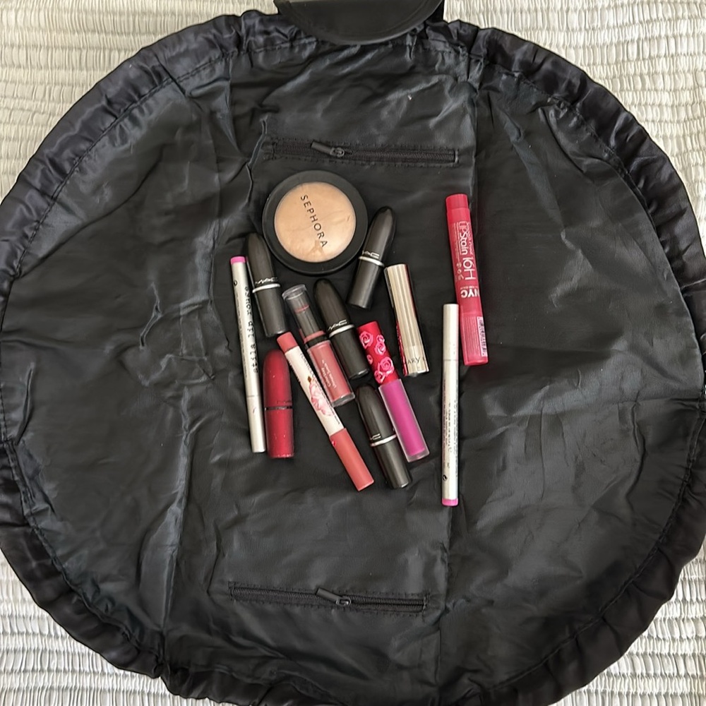 Black make up bag. Easy pick up - Picture 2 of 4